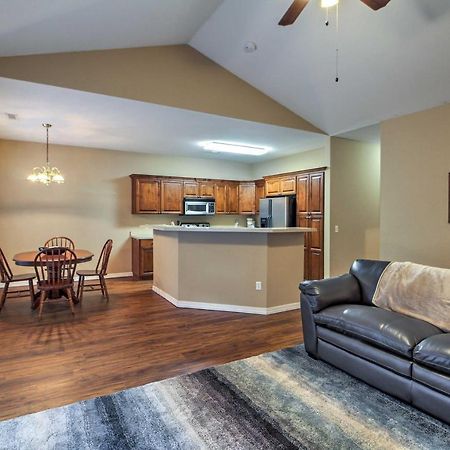 Branson Home With Deck Walk To The Strip And Creek! المظهر الخارجي الصورة