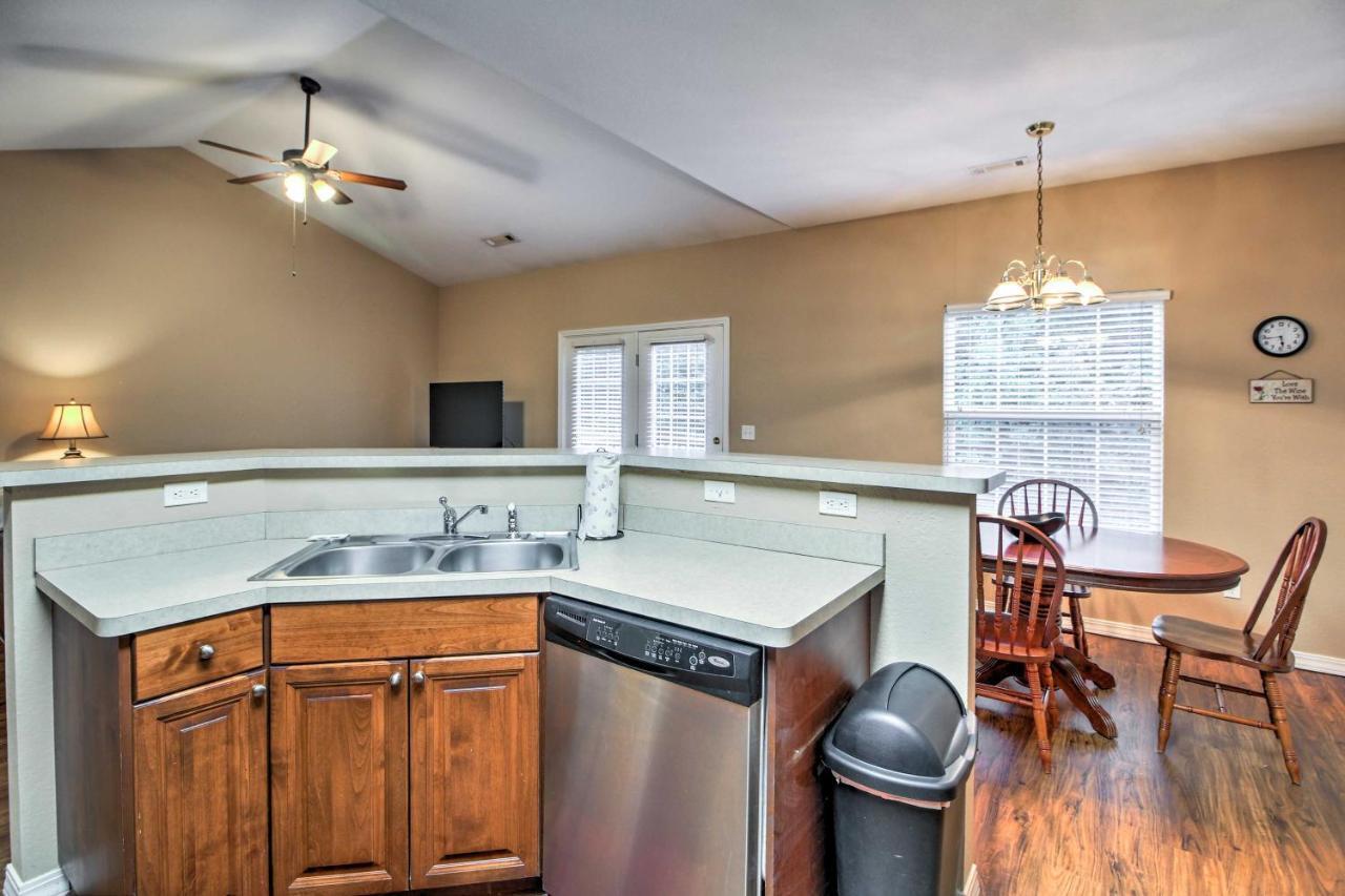 Branson Home With Deck Walk To The Strip And Creek! المظهر الخارجي الصورة